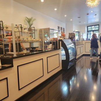 Clementine’s Pastries - Such a cute place! Staff was all very friendly and helpful! - Patisserie/Cake Shop Near Me - Mt Clemens, Michigan
