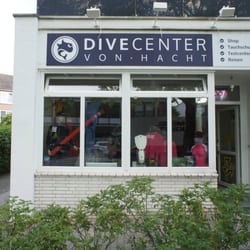 Dive Center - Aussenansicht des Dive Center von Hacht. Mit eigenen Parkplätzen direkt vor dem Ladengeschäft. Kein weites Schleppen.