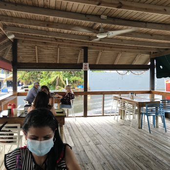 Mi Casita Seafood - Lugar donde nos sentamos - Puerto Rican Near Me - Loíza, Puerto Rico