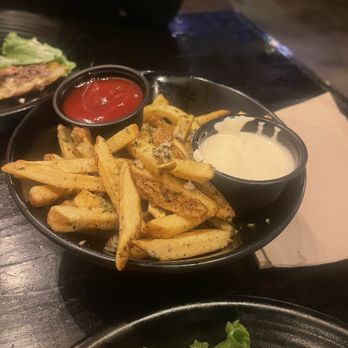 The Balboa South - Garlic fries with aioli sauce - Burgers Near Me - Chula Vista, California The Balboa South - Garlic fries with aioli sauce - Burgers Near Me - Chula Vista, California