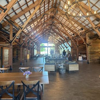 Bricoleur Vineyards - Restaurant. Tables. High tops. Couches. Shuffleboard and other games - Wineries Near Me - Windsor, California Bricoleur Vineyards - Restaurant. Tables. High tops. Couches. Shuffleboard and other games - Wineries Near Me - Windsor, California