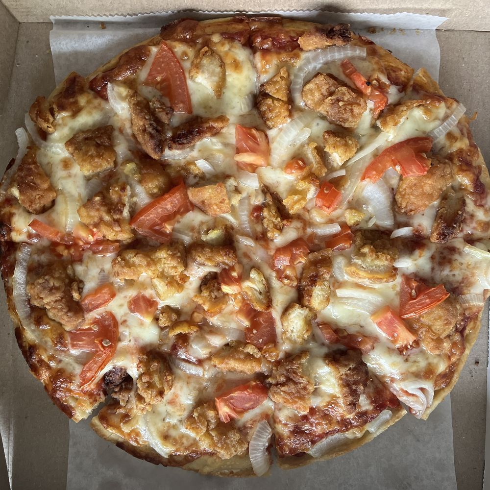 Singas Famous Pizza - 10" Crunchy Chicken Pizza - Pizza Near Me - Forest Hills, New York Singas Famous Pizza - 10" Crunchy Chicken Pizza - Pizza Near Me - Forest Hills, New York