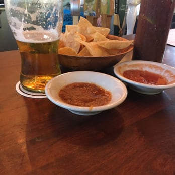 El Monumento - Great bar to unwind in with a cold drink and fantastic chips and salsa. - Mexican Near Me - Georgetown, Texas