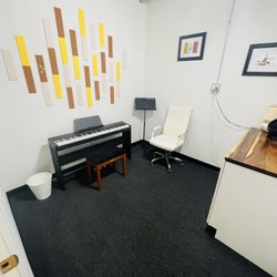 Yellow room for piano, voice and violin.