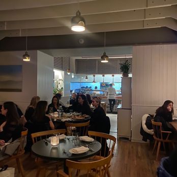 Vic's - Inside - Italian Near Me - New York, New York