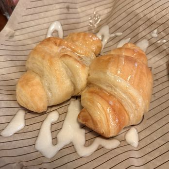 Cheddar's Scratch Kitchen - Honey Butter Croissants - Comfort Food Near Me - Fort Worth, Texas