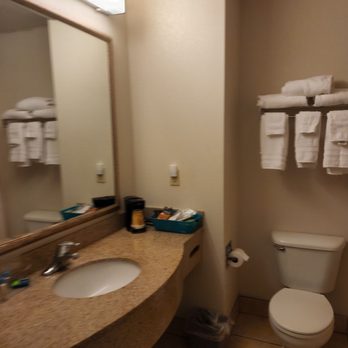 Oceanfront Lodge - Toilet that would not flush the first time... - Hotels Near Me - Crescent City, California