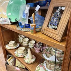 Sunrise Antique Mall - Fiesta, Desert Rose , Sunshine Sunbeams Glass designs