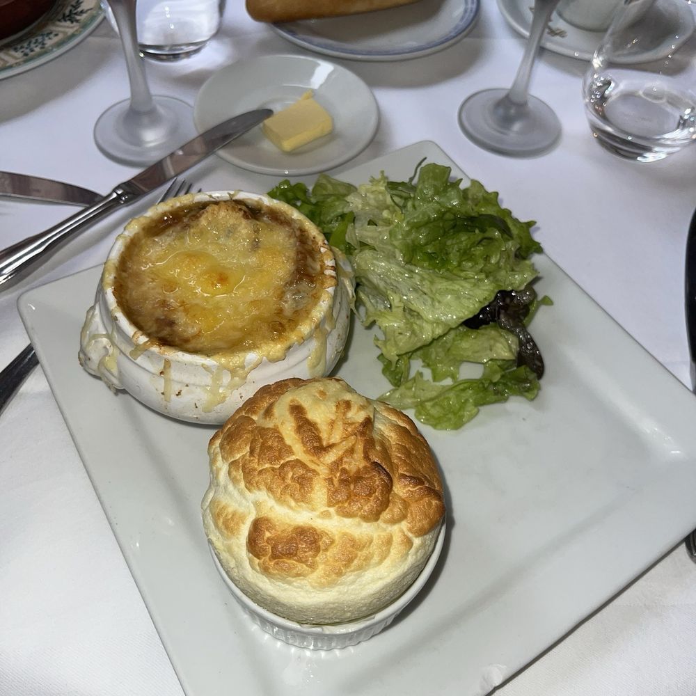 Le Soufflé - Soupe à l'oignon + Petit Soufflé au fromage - French Near Me - Paris, 75