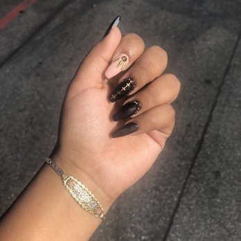 Violet Nails - Nail Salons Near Me - Winnetka, California