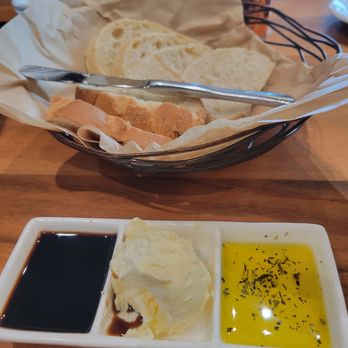 WD Bar & Grille - Dinner bread - Steakhouses Near Me - Buffalo, New York WD Bar & Grille - Dinner bread - Steakhouses Near Me - Buffalo, New York