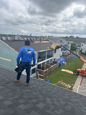 Hernandez Roofing And Restoration Logo