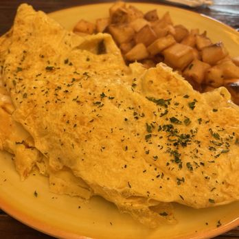 Beeliner Diner - Short Rib Omelette - Breakfast & Brunch Near Me - Alexandria, Virginia Beeliner Diner - Short Rib Omelette - Breakfast & Brunch Near Me - Alexandria, Virginia