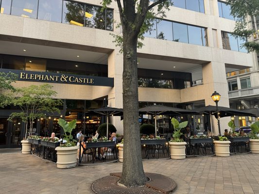Elephant & Castle by null