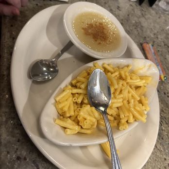 Lewis and Clark's - Kids Mac and Cheese with Apple sauce - American Near Me - St Charles, Missouri Lewis and Clark's - Kids Mac and Cheese with Apple sauce - American Near Me - St Charles, Missouri
