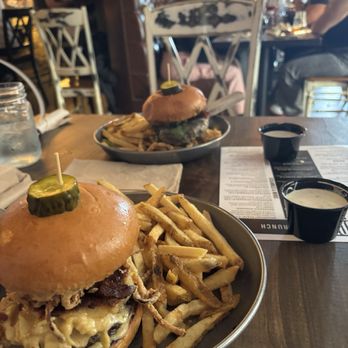Broderick - Burgers Near Me - Walnut Creek, California