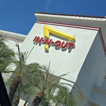 In-N-Out Burger - Currently waiting in drive thru line - Burgers Near Me - Cerritos, California In-N-Out Burger - Currently waiting in drive thru line - Burgers Near Me - Cerritos, California