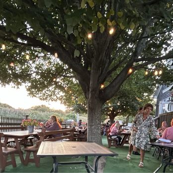 Kimberly's - Outdoor seating in front of the restaurant - Seafood Near Me - Block Island, Rhode Island