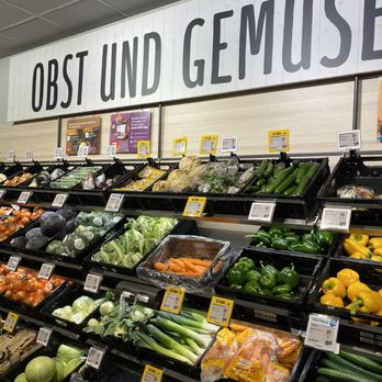 REWE City - Gemüse fein säuberlich einsortiert. - Grocery Near Me - Dusseldorf, NW REWE City - Gemüse fein säuberlich einsortiert. - Grocery Near Me - Dusseldorf, NW