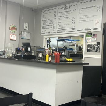 Lucky's Burgers & Shakes - American Near Me - Phoenix, Arizona