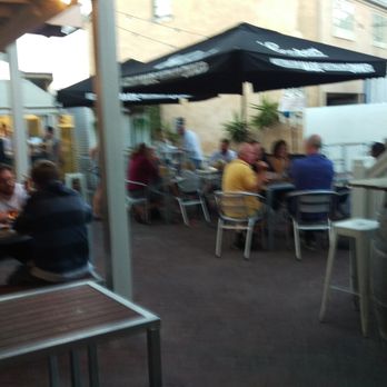 Caledonian Inn - Beer Garden - Hotels Near Me - Robe, SA
