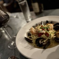 Cook St. Helena - Spaghetti alle vongole ~ mussels and shrimp. Delicious!!