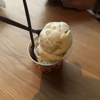 Salt & Straw - Double scoop: Parker House Rolls with Salted Buttercream, Pear & Blue Cheese - Ice Cream & Frozen Yogurt Near Me - Seattle, Washington Salt & Straw - Double scoop: Parker House Rolls with Salted Buttercream, Pear & Blue Cheese - Ice Cream & Frozen Yogurt Near Me - Seattle, Washington