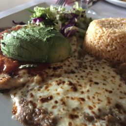 Grilled chicken avocado dish Grilled chicken avocado dish