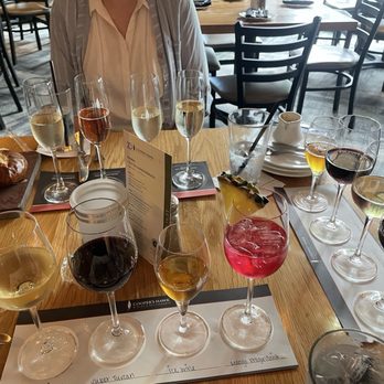 Cooper’s Hawk Winery & Restaurant - Our wine flights - New American Near Me - Reston, Virginia Cooper’s Hawk Winery & Restaurant - Our wine flights - New American Near Me - Reston, Virginia