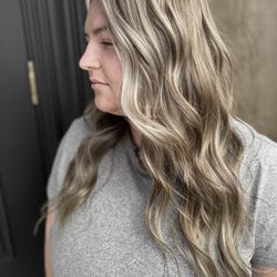 Are you in love? Because we are!
Swipe to see the before of this stunning transformation by our new talent @gabythehairdresser