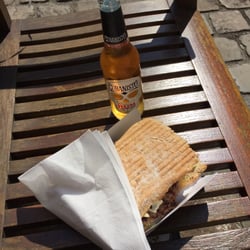 Frunch - Cubanisto + Pain burger au fromage de chèvre et confit d'oignons.