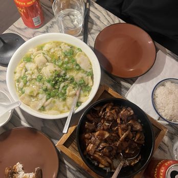 Blue Peak Villa - Green peppercorn fish and mushroom beef clay pot - Chinese Near Me - New York, New York Blue Peak Villa - Green peppercorn fish and mushroom beef clay pot - Chinese Near Me - New York, New York