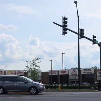 Oak Mill Mall - May 2021.  More retail space becoming available as a medical practice is moving out. - Shopping Centers Near Me - Niles, Illinois