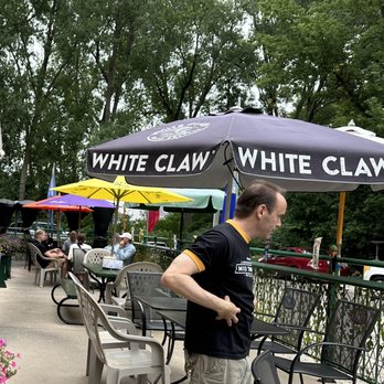Mid Town Pub - Side outside dining - American Near Me - Middleton, Wisconsin
