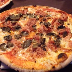 Pizzeria Manzoni di Barollo Annalisa C. - Freshly made pizza
