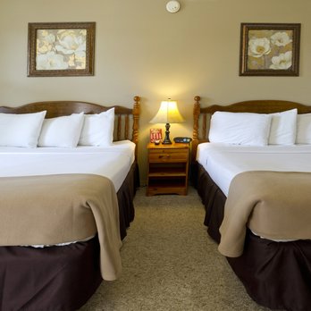 Sunset Lodge - Double Queen Room - Hotels Near Me - Escanaba, Michigan Sunset Lodge - Double Queen Room - Hotels Near Me - Escanaba, Michigan