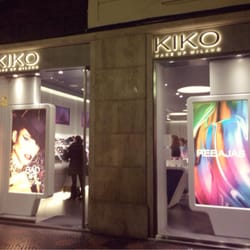 Kiko - Entrada a la tienda Kiko, por la calle don juan de austria.