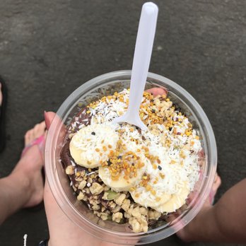 Aloha Juice Bar - Acaí bowl topped with granola, banana, bee pollen, & coconut flakes. - Food Stands Near Me - Hanalei, Hawaii