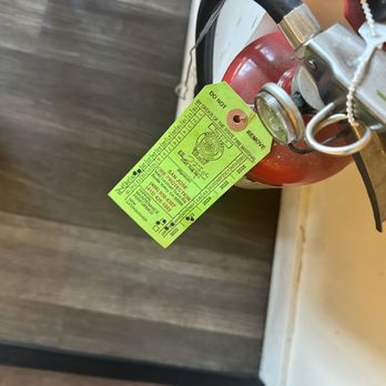 Mama's Boy - Expired fire extinguisher - Pizza Near Me - Oakland, California