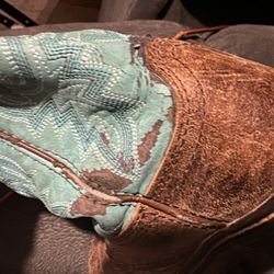 Scruggs Farm Lawn & Garden - Boots bought 2 weeks ago and was gold it's not their problem kids are rough on boots and laughed at me