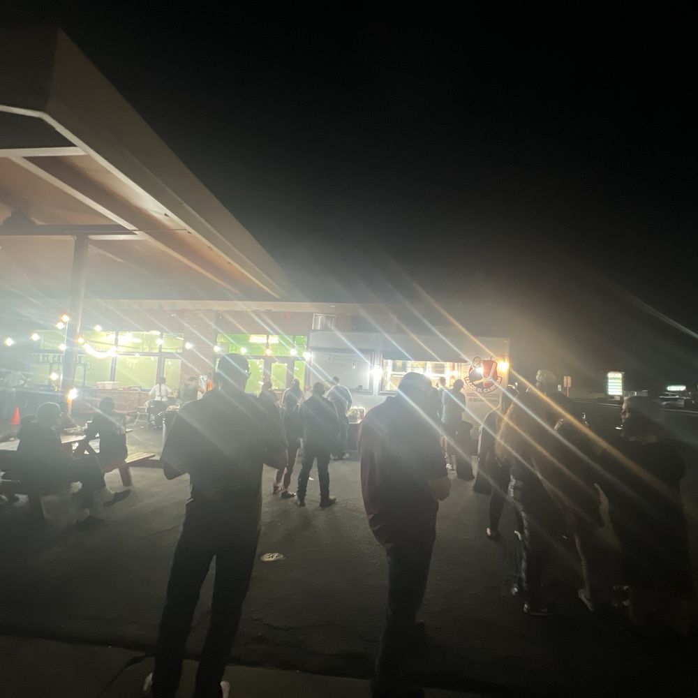 Tacos El Cabezon - Line outside - Tacos Near Me - Fresno, California Tacos El Cabezon - Line outside - Tacos Near Me - Fresno, California