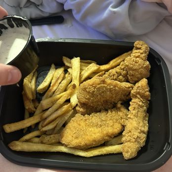 Applebee's Grill + Bar - All this was complete trash barely any fries and what we did get was horrible chicken was rubbery - Sports Bars Near Me - Alton, Illinois
