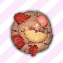 Lexys Bussin Baking - Strawberry shortcake cookie