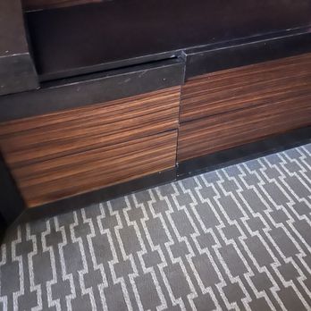 Hilton McLean Tysons Corner - Broken furniture - Hotels Near Me - Mclean, Virginia Hilton McLean Tysons Corner - Broken furniture - Hotels Near Me - Mclean, Virginia
