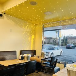 Bubbas Crab House - Cozy dinning area with cute decorative lights