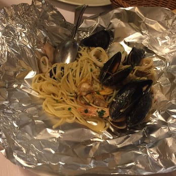 La Grotta - Seafood Linguini - Italian Near Me - Riomaggiore, SP