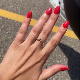 Red dip powder mani