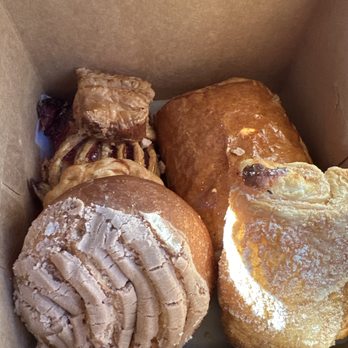Los Almendros Bakery - Bakeries Near Me - Glendale, California