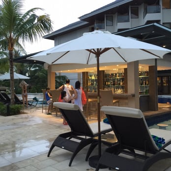 Henann Beach Resort - Bar in the pool - Resorts Near Me - Panglao Island, BOH