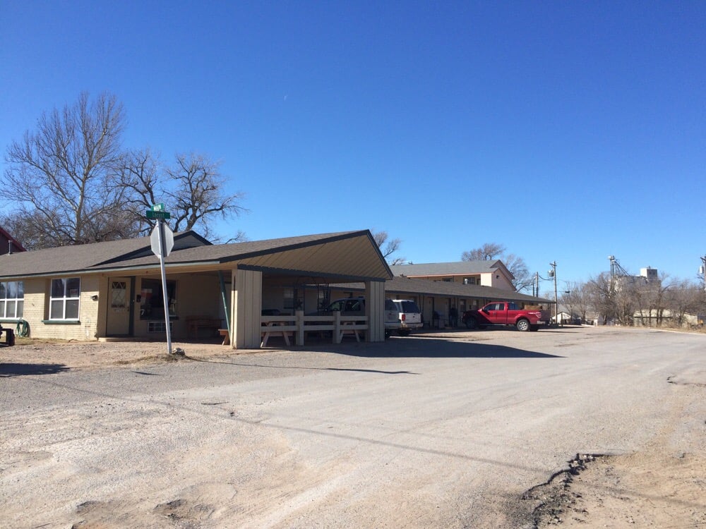 TRAIL’S INN Updated August 2024 1175 Main St, Waynoka, Oklahoma